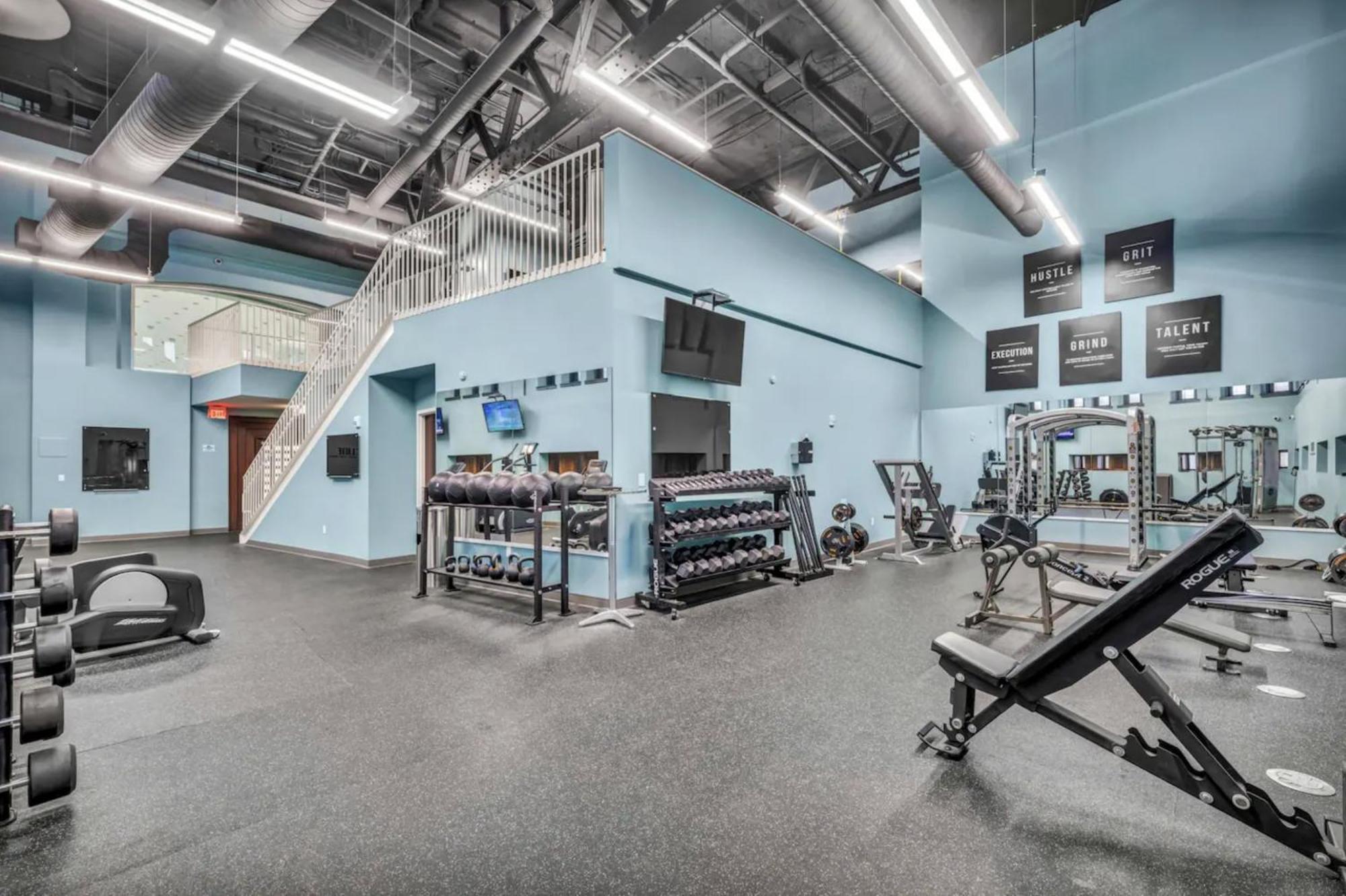 Heart Of Dt With Free Pool & Steam Plus Gym Luxe 812 克里夫兰 外观 照片